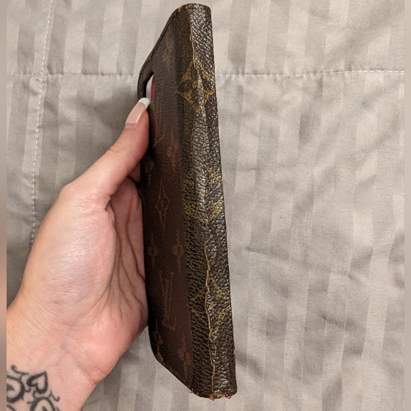 LV MONO PHONECASE - Picture 5 of 11